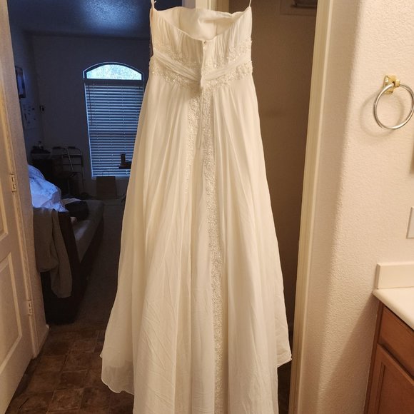 Wedding dress - Picture 2 of 5